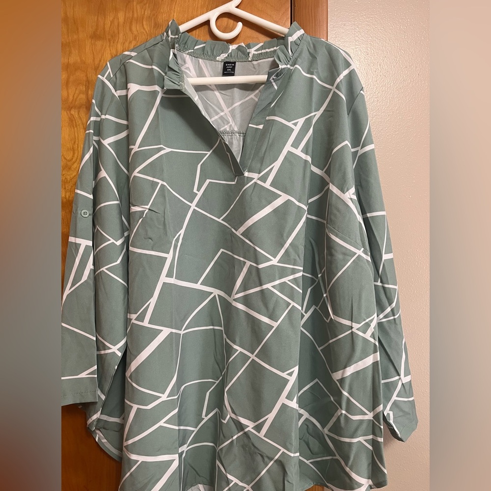 Shein sage green dress shirt. Size 5XL
